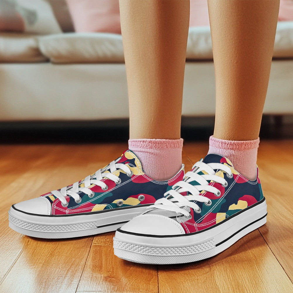 Low-top canvas shoes