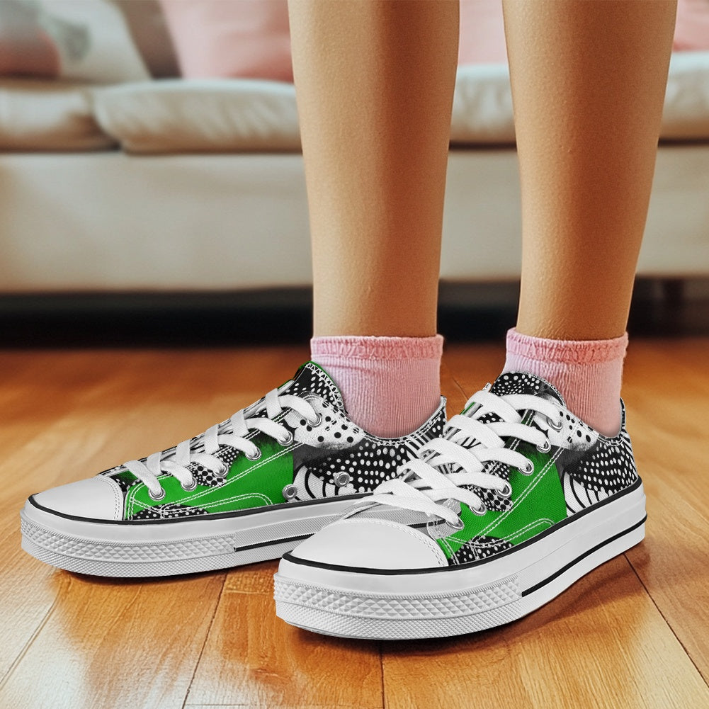 Low-top canvas shoes